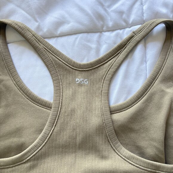 DSG Performance Womens Size XL Seamless Support Tank Top Tan Beige Built In Bra - Picture 5 of 7